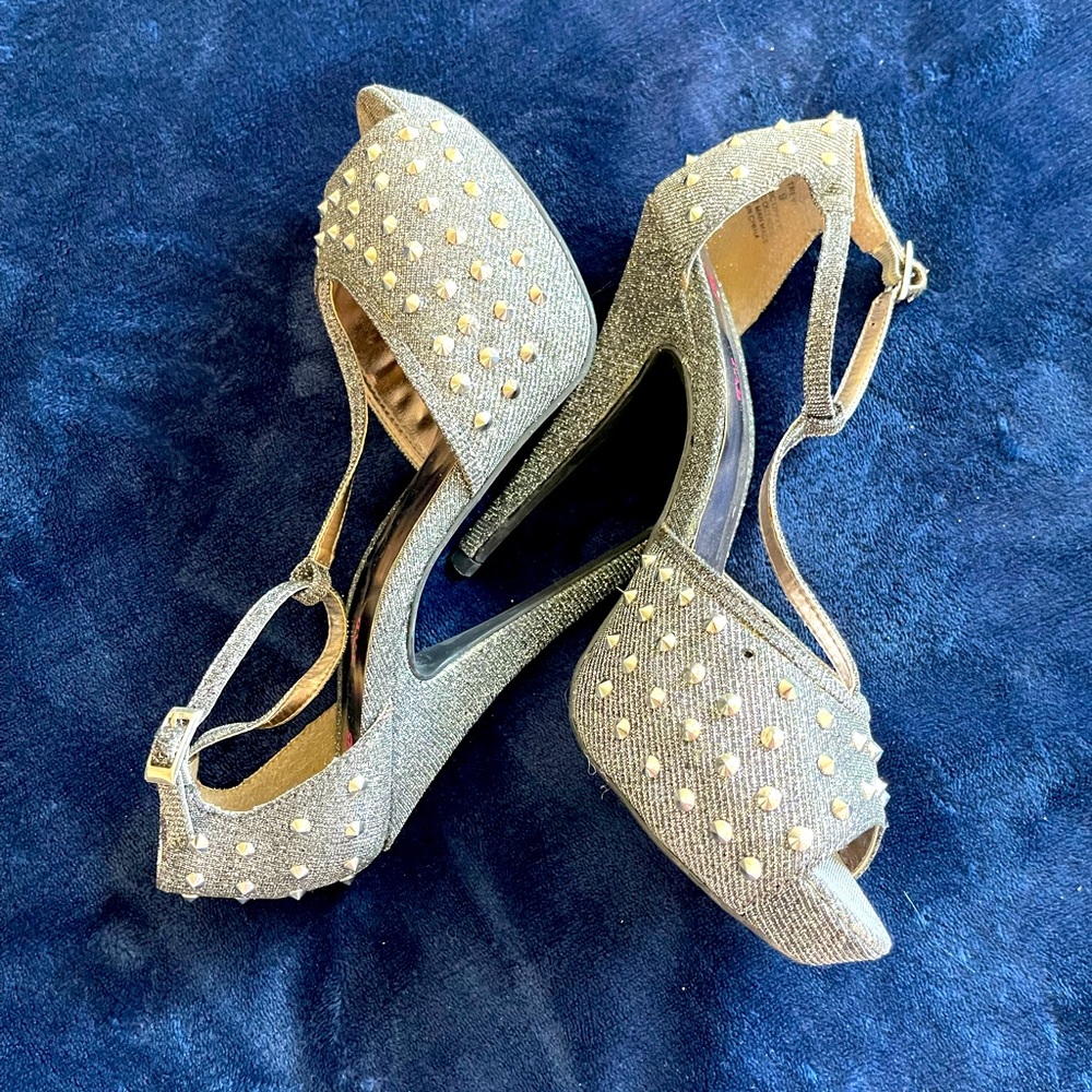 Size 9 silver just fab.